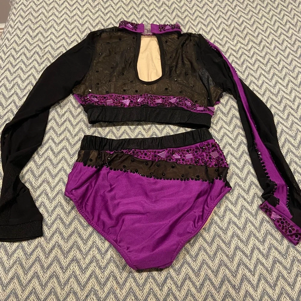 Glamour Costumes 2-Piece Dance Costume – Purple & Black – MA (Adult Medium)